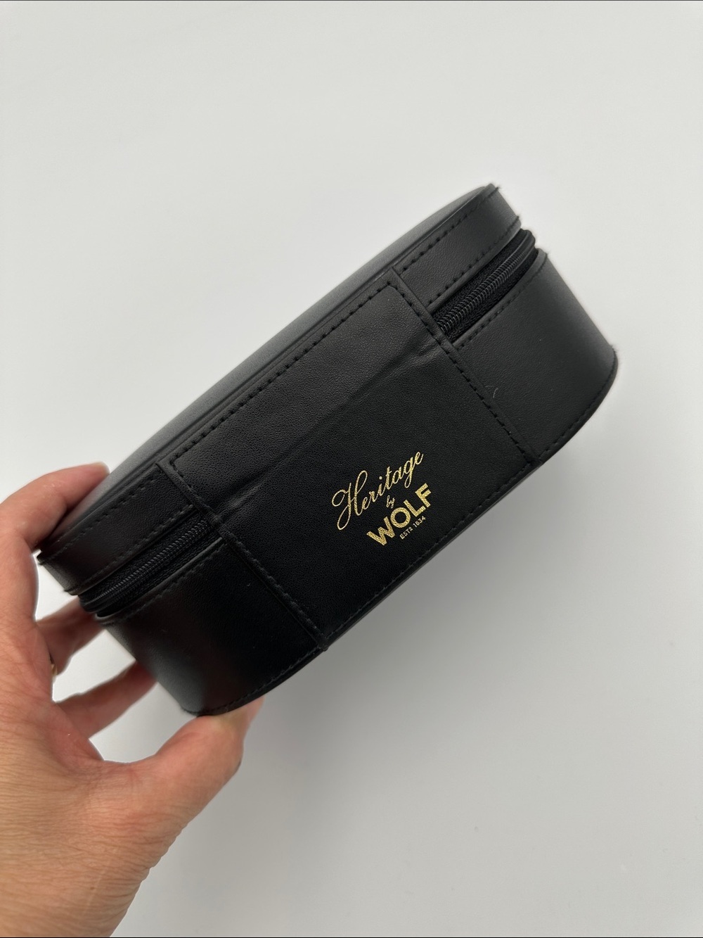 Wolf Heritage oval zip jewelry travel case - Picture 7 of 13